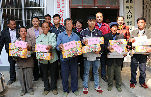 蒼梧縣總工會領導進行慰問困難職工