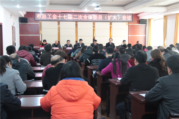 3月11日，梧州市總工會召開十七屆二次全委會（擴大）會議，市委副書記蔣海東發(fā)表講話，市總工會黨組書記、常務(wù)副主席朱明勝作