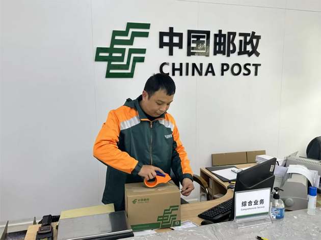 【勞模風(fēng)采】以 “郵” 為筆，繪就鄉(xiāng)村振興與暖心服務(wù)畫(huà)卷——記全國(guó)勞動(dòng)模范朱哲