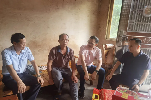 市總工會(huì)開展入戶走訪，助力鄉(xiāng)村振興工作