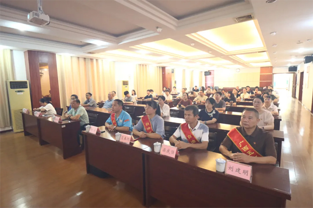 熱血沸騰！梧州市總工會(huì)組織集中收看紀(jì)念中國(guó)人民抗日戰(zhàn)爭(zhēng)暨世界反法西斯戰(zhàn)爭(zhēng)勝利80周年大會(huì)