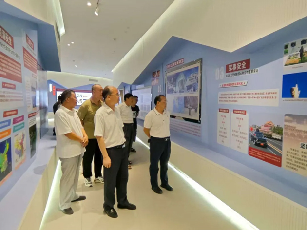 市總工會(huì)干部職工參觀梧州市總體國(guó)家安全觀教育展和紀(jì)念中國(guó)人民抗日戰(zhàn)爭(zhēng)暨世界反法西斯戰(zhàn)爭(zhēng)勝利80周年黨的隱蔽戰(zhàn)線主題展