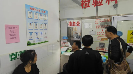 龍圩區(qū)總工會為困難職工、農(nóng)民工等群體人員開展免費體檢活動