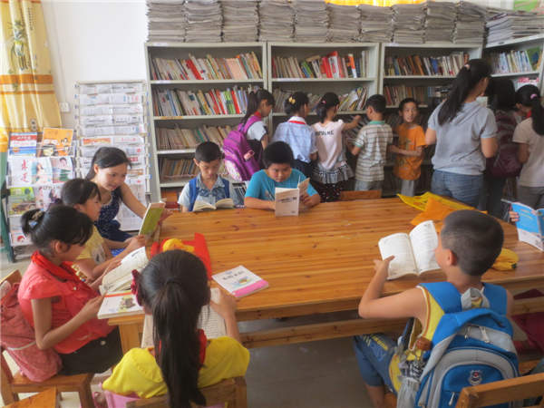 從５月下旬至６月中旬，藤縣金雞鎮(zhèn)婦聯(lián)、文化站等單位在今年“六一”前后聯(lián)合開展“每天半小時(shí)，書相伴成長”活動(dòng)，發(fā)動(dòng)巾幗志愿